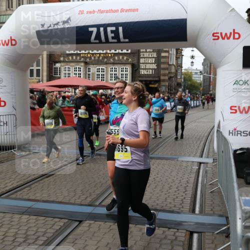 05.10.2025 - 20. swb-Marathon Bremen Yannick Fuchs http://msf.ph/oto/9252719 05.10.2025 11:14:25 Ziel 9695, 9724, 9818, 9819, 10114, 10115, 10201, 10832, 11135, 11539, 11555 meine-sportfotos.de