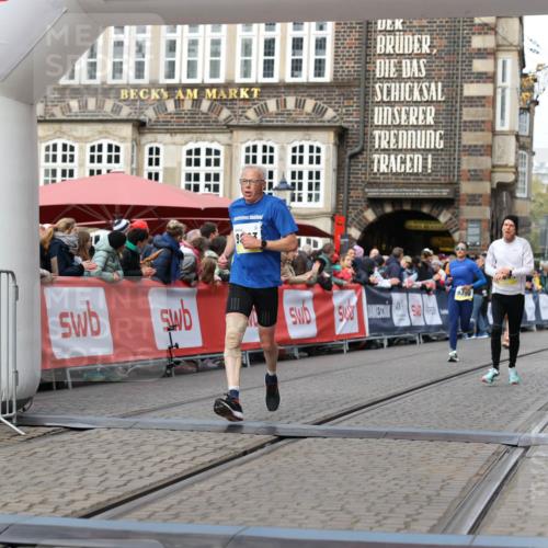05.10.2025 - 20. swb-Marathon Bremen Yannick Fuchs http://msf.ph/oto/9252730 05.10.2025 10:45:26 Ziel 9290, 9396, 9885, 9963, 10431, 10634, 10822, 10898, 11488 meine-sportfotos.de