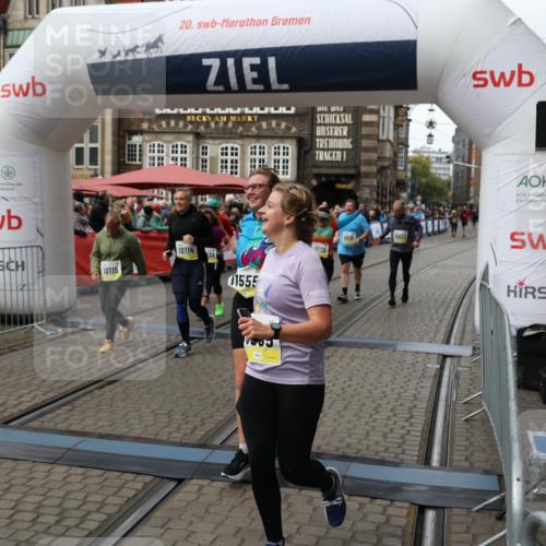 05.10.2025 - 20. swb-Marathon Bremen Yannick Fuchs http://msf.ph/oto/9252731 05.10.2025 11:14:25 Ziel 9695, 9724, 9818, 9819, 10114, 10115, 10201, 10832, 11135, 11539, 11555 meine-sportfotos.de