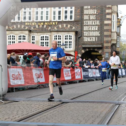05.10.2025 - 20. swb-Marathon Bremen Yannick Fuchs http://msf.ph/oto/9252737 05.10.2025 10:45:26 Ziel 9290, 9396, 9885, 9963, 10431, 10634, 10822, 10898, 11488 meine-sportfotos.de