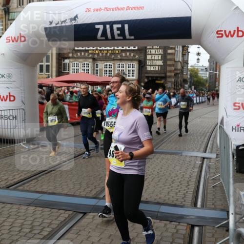 05.10.2025 - 20. swb-Marathon Bremen Yannick Fuchs http://msf.ph/oto/9252738 05.10.2025 11:14:25 Ziel 9695, 9724, 9818, 9819, 10114, 10115, 10201, 10832, 11135, 11539, 11555 meine-sportfotos.de