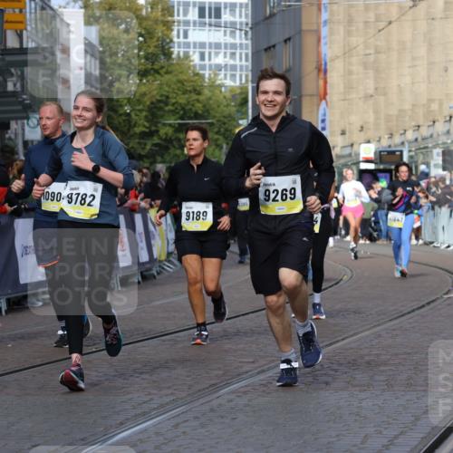 05.10.2025 - 20. swb-Marathon Bremen Strokosch-Dieckow http://msf.ph/oto/9252743 05.10.2025 11:01:41 Ziel 9189, 9269, 9294, 9432, 9782, 10004, 10026, 10370, 10562, 10903, 10904, 11463, 11732, 11733 meine-sportfotos.de