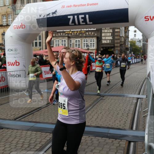 05.10.2025 - 20. swb-Marathon Bremen Yannick Fuchs http://msf.ph/oto/9252751 05.10.2025 11:14:26 Ziel 9695, 9724, 9818, 9819, 10114, 10115, 10201, 10832, 11135, 11539, 11555 meine-sportfotos.de