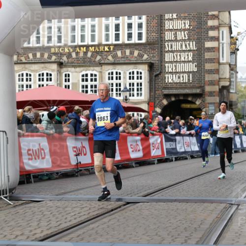 05.10.2025 - 20. swb-Marathon Bremen Yannick Fuchs http://msf.ph/oto/9252759 05.10.2025 10:45:26 Ziel 9290, 9396, 9885, 9963, 10431, 10634, 10822, 10898, 11488 meine-sportfotos.de