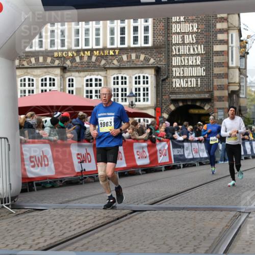 05.10.2025 - 20. swb-Marathon Bremen Yannick Fuchs http://msf.ph/oto/9252768 05.10.2025 10:45:26 Ziel 9290, 9396, 9885, 9963, 10431, 10634, 10822, 10898, 11488 meine-sportfotos.de