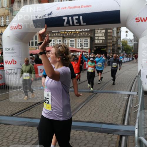 05.10.2025 - 20. swb-Marathon Bremen Yannick Fuchs http://msf.ph/oto/9252769 05.10.2025 11:14:26 Ziel 9695, 9724, 9818, 9819, 10114, 10115, 10201, 10832, 11135, 11539, 11555 meine-sportfotos.de