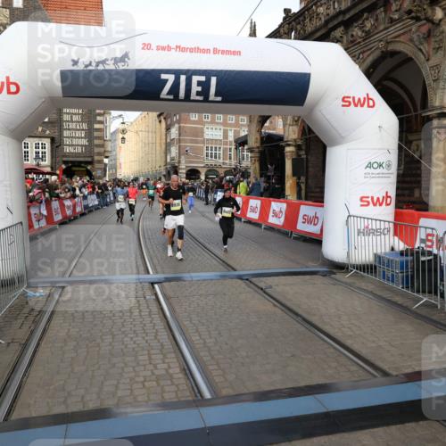 05.10.2025 - 20. swb-Marathon Bremen Yannick Fuchs http://msf.ph/oto/9252773 05.10.2025 10:54:18 Ziel 9402, 9900, 9935, 10019, 10533, 10631, 10662, 11151, 11203, 11303, 11347, 11432, 11449 meine-sportfotos.de