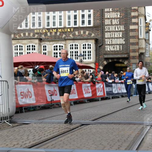05.10.2025 - 20. swb-Marathon Bremen Yannick Fuchs http://msf.ph/oto/9252778 05.10.2025 10:45:26 Ziel 9290, 9396, 9885, 9963, 10431, 10634, 10822, 10898, 11488 meine-sportfotos.de