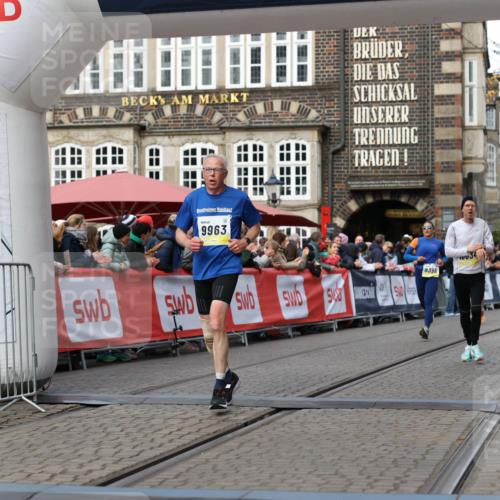 05.10.2025 - 20. swb-Marathon Bremen Yannick Fuchs http://msf.ph/oto/9252787 05.10.2025 10:45:26 Ziel 9290, 9396, 9885, 9963, 10431, 10634, 10822, 10898, 11488 meine-sportfotos.de