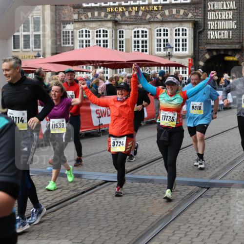 05.10.2025 - 20. swb-Marathon Bremen Yannick Fuchs http://msf.ph/oto/9252793 05.10.2025 11:14:26 Ziel 9695, 9724, 9818, 9819, 10114, 10115, 10201, 10832, 11135, 11539, 11555 meine-sportfotos.de