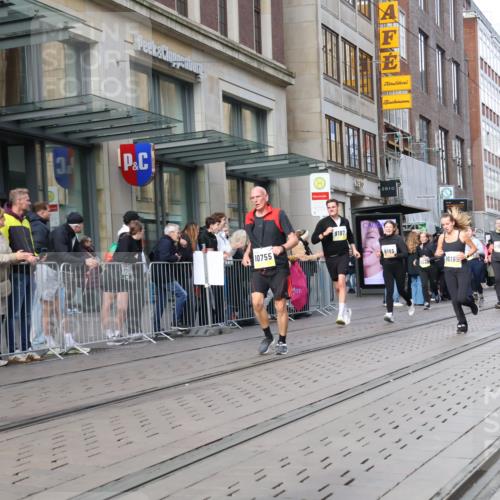 05.10.2025 - 20. swb-Marathon Bremen Strokosch-Dieckow http://msf.ph/oto/9252797 05.10.2025 10:55:21 Ziel 7165, 9195, 9197, 9492, 9521, 9621, 9720, 9856, 9882, 10088, 10107, 10111, 10195, 10253, 10262, 10287, 10323, 10385, 10475, 10610, 10653, 10745, 10755, 10757, 10800, 10909, 11025, 11052, 11081, 11197, 11249, 11439, 11586, 11588, 11624, 7165, 9195, 9197, 9492, 9521, 9621, 9720, 9856, 9882, 10088, 10107, 10111, 10195, 10253, 10262, 10287, 10323, 10385, 10475, 10610, 10653, 10745, 10755, 10757, 10800, 10909, 11025, 11052, 11081, 11249 meine-sportfotos.de