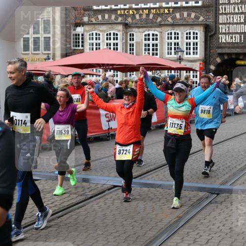 05.10.2025 - 20. swb-Marathon Bremen Yannick Fuchs http://msf.ph/oto/9252802 05.10.2025 11:14:26 Ziel 9695, 9724, 9818, 9819, 10114, 10115, 10201, 10832, 11135, 11539, 11555 meine-sportfotos.de
