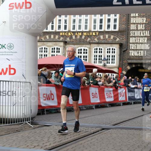05.10.2025 - 20. swb-Marathon Bremen Yannick Fuchs http://msf.ph/oto/9252805 05.10.2025 10:45:26 Ziel 9290, 9396, 9885, 9963, 10431, 10634, 10822, 10898, 11488 meine-sportfotos.de