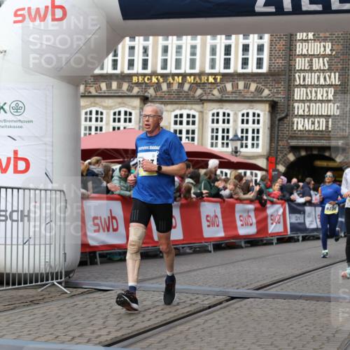05.10.2025 - 20. swb-Marathon Bremen Yannick Fuchs http://msf.ph/oto/9252817 05.10.2025 10:45:26 Ziel 9290, 9396, 9885, 9963, 10431, 10634, 10822, 10898, 11488 meine-sportfotos.de