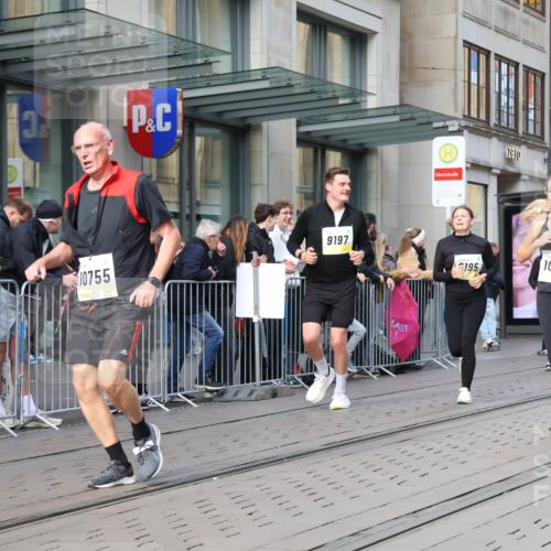 05.10.2025 - 20. swb-Marathon Bremen Strokosch-Dieckow http://msf.ph/oto/9252818 05.10.2025 10:55:22 Ziel 7165, 9195, 9197, 9492, 9521, 9621, 9720, 9856, 9882, 10088, 10107, 10111, 10195, 10253, 10262, 10287, 10323, 10385, 10475, 10610, 10653, 10745, 10755, 10757, 10800, 10909, 11025, 11052, 11081, 11197, 11249, 11439, 11586, 11588, 11624, 7165, 9195, 9197, 9492, 9521, 9621, 9720, 9856, 9882, 10088, 10107, 10111, 10195, 10253, 10262, 10287, 10323, 10385, 10475, 10610, 10653, 10745, 10755, 10757, 10800, 10909, 11025, 11052, 11081, 11249 meine-sportfotos.de