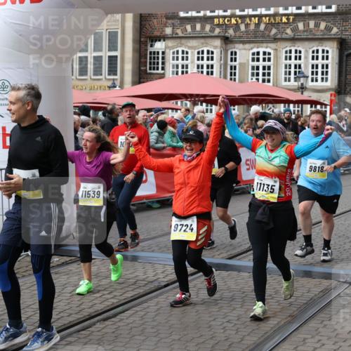 05.10.2025 - 20. swb-Marathon Bremen Yannick Fuchs http://msf.ph/oto/9252821 05.10.2025 11:14:27 Ziel 9695, 9724, 9818, 9819, 10114, 10115, 10201, 10832, 11135, 11539, 11555 meine-sportfotos.de