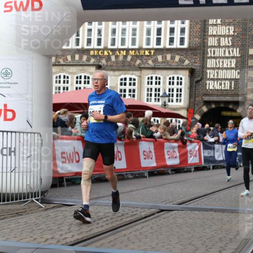 05.10.2025 - 20. swb-Marathon Bremen Yannick Fuchs http://msf.ph/oto/9252827 05.10.2025 10:45:27 Ziel 9290, 9396, 9885, 9963, 10431, 10634, 10898, 11346, 11488 meine-sportfotos.de