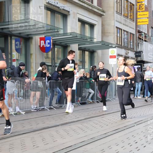 05.10.2025 - 20. swb-Marathon Bremen Strokosch-Dieckow http://msf.ph/oto/9252834 05.10.2025 10:55:22 Ziel 7165, 9195, 9197, 9492, 9521, 9621, 9720, 9856, 9882, 10088, 10107, 10111, 10195, 10253, 10262, 10287, 10323, 10385, 10475, 10610, 10653, 10745, 10755, 10757, 10800, 10909, 11025, 11052, 11081, 11197, 11249, 11439, 11586, 11588, 11624, 7165, 9195, 9197, 9492, 9521, 9621, 9720, 9856, 9882, 10088, 10107, 10111, 10195, 10253, 10262, 10287, 10323, 10385, 10475, 10610, 10653, 10745, 10755, 10757, 10800, 10909, 11025, 11052, 11081, 11249 meine-sportfotos.de