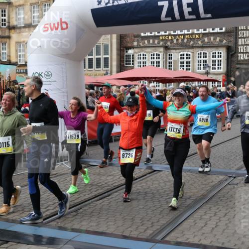 05.10.2025 - 20. swb-Marathon Bremen Yannick Fuchs http://msf.ph/oto/9252839 05.10.2025 11:14:27 Ziel 9695, 9724, 9818, 9819, 10114, 10115, 10201, 10832, 11135, 11539, 11555 meine-sportfotos.de
