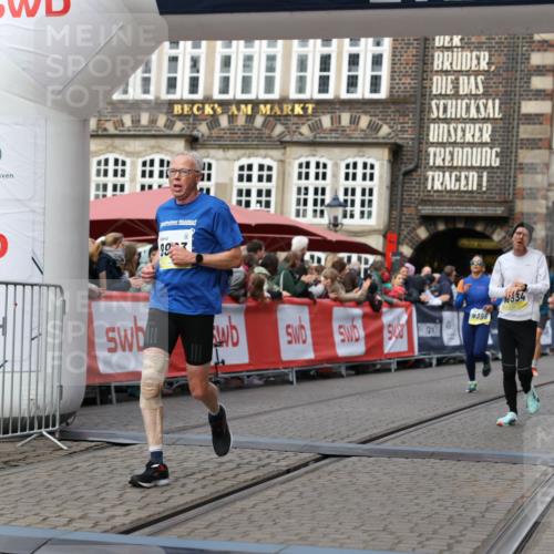 05.10.2025 - 20. swb-Marathon Bremen Yannick Fuchs http://msf.ph/oto/9252840 05.10.2025 10:45:27 Ziel 9290, 9396, 9885, 9963, 10431, 10634, 10898, 11346, 11488 meine-sportfotos.de
