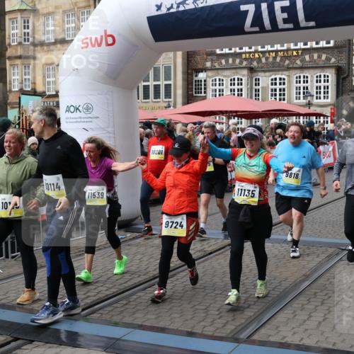05.10.2025 - 20. swb-Marathon Bremen Yannick Fuchs http://msf.ph/oto/9252849 05.10.2025 11:14:27 Ziel 9695, 9724, 9818, 9819, 10114, 10115, 10201, 10832, 11135, 11539, 11555 meine-sportfotos.de