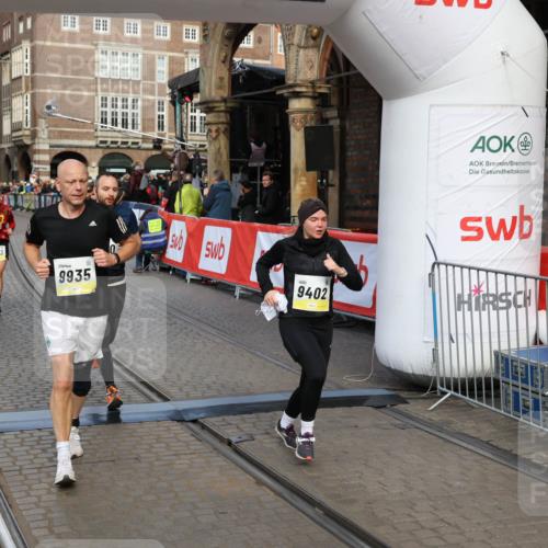 05.10.2025 - 20. swb-Marathon Bremen Yannick Fuchs http://msf.ph/oto/9252854 05.10.2025 10:54:19 Ziel 9402, 9574, 9900, 9935, 10019, 10234, 10533, 10631, 10662, 11151, 11203, 11347, 11449 meine-sportfotos.de