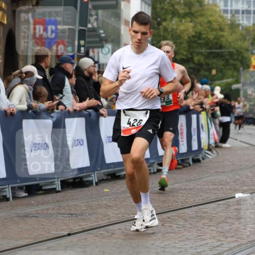 05.10.2025 - 20. swb-Marathon Bremen Strokosch-Dieckow http://msf.ph/oto/9252855 05.10.2025 12:51:02 Ziel 426, 569, 746, 1063, 1070, 1372, 1928, 2253, 3198 meine-sportfotos.de