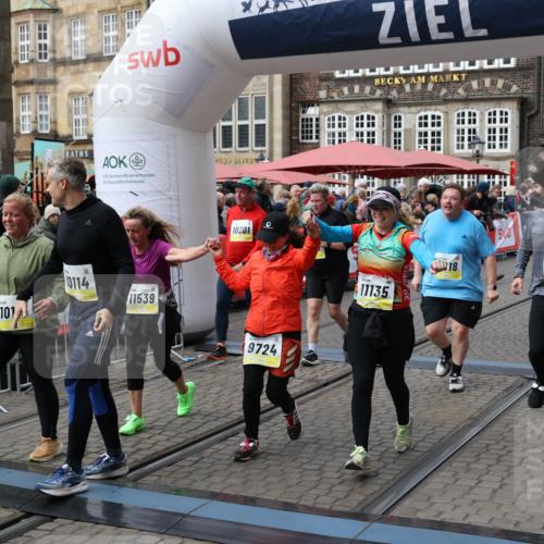 05.10.2025 - 20. swb-Marathon Bremen Yannick Fuchs http://msf.ph/oto/9252856 05.10.2025 11:14:27 Ziel 9695, 9724, 9818, 9819, 10114, 10115, 10201, 10832, 11135, 11539, 11555 meine-sportfotos.de