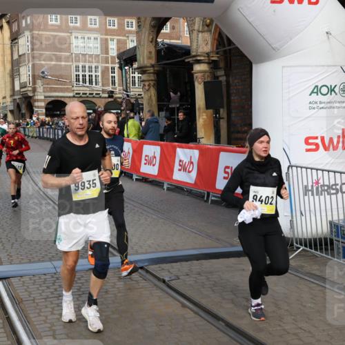 05.10.2025 - 20. swb-Marathon Bremen Yannick Fuchs http://msf.ph/oto/9252862 05.10.2025 10:54:19 Ziel 9402, 9574, 9900, 9935, 10019, 10234, 10533, 10631, 10662, 11151, 11203, 11347, 11449 meine-sportfotos.de