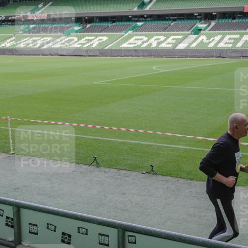 05.10.2025 - 20. swb-Marathon Bremen Michael Burmester http://msf.ph/oto/9252863 05.10.2025 10:41:46 Laufen im Stadion 7069, 8533, 9217, 9265, 9274, 9357, 9401, 9538, 9589, 9599, 9632, 9649, 9685, 9757, 9774, 9836, 9837, 9874, 9887, 9907, 9982, 10051, 10095, 10125, 10129, 10132, 10134, 10148, 10152, 10189, 10197, 10212, 10214, 10223, 10235, 10236, 10248, 10249, 10295, 10330, 10332, 10333, 10458, 10499, 10522, 10582, 10585, 10614, 10632, 10706, 10722, 10815, 10937, 10998, 11037, 11056, 11097, 11232, 11379, 11405, 11437, 11473, 11584, 7706, 9001, 9178, 9191 meine-sportfotos.de