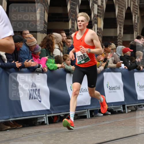 05.10.2025 - 20. swb-Marathon Bremen Strokosch-Dieckow http://msf.ph/oto/9252881 05.10.2025 12:51:04 Ziel 426, 746, 1063, 1070, 1372, 1928, 2253, 3198 meine-sportfotos.de
