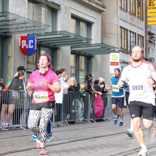 05.10.2025 - 20. swb-Marathon Bremen Strokosch-Dieckow http://msf.ph/oto/9252896 05.10.2025 10:55:30 Ziel 7147, 7165, 9195, 9197, 9521, 9621, 9871, 9882, 9950, 10015, 10088, 10253, 10287, 10323, 10385, 10475, 10610, 10653, 10654, 10755, 10758, 10800, 10909, 10921, 10959, 11052, 11081, 11148, 11249, 11439, 11586, 11588, 11624, 7147, 7165, 9195, 9197, 9521, 9621, 9871, 9882, 9950, 10015, 10088, 10253, 10287, 10323, 10385, 10475, 10610, 10653, 10654, 10755, 10758, 10800, 10909, 10921, 10959, 11052, 11081, 11148, 11249 meine-sportfotos.de