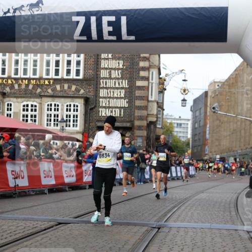 05.10.2025 - 20. swb-Marathon Bremen Yannick Fuchs http://msf.ph/oto/9252901 05.10.2025 10:45:28 Ziel 9290, 9396, 9885, 9963, 10634, 10898, 11346 meine-sportfotos.de