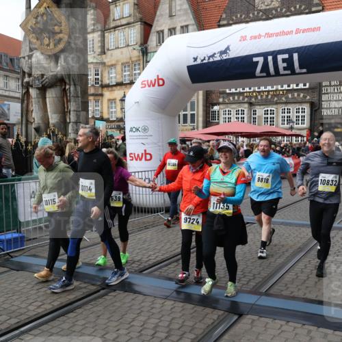 05.10.2025 - 20. swb-Marathon Bremen Yannick Fuchs http://msf.ph/oto/9252905 05.10.2025 11:14:28 Ziel 9695, 9724, 9818, 9819, 10114, 10115, 10201, 10832, 11135, 11539, 11555 meine-sportfotos.de