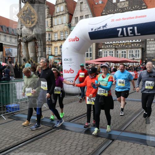 05.10.2025 - 20. swb-Marathon Bremen Yannick Fuchs http://msf.ph/oto/9252914 05.10.2025 11:14:28 Ziel 9695, 9724, 9818, 9819, 10114, 10115, 10201, 10832, 11135, 11539, 11555 meine-sportfotos.de