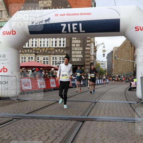 05.10.2025 - 20. swb-Marathon Bremen Yannick Fuchs http://msf.ph/oto/9252920 05.10.2025 10:45:28 Ziel 9290, 9396, 9885, 9963, 10634, 10898, 11346 meine-sportfotos.de