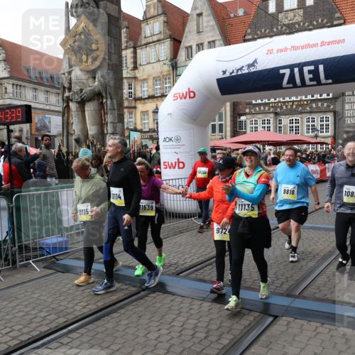 05.10.2025 - 20. swb-Marathon Bremen Yannick Fuchs http://msf.ph/oto/9252923 05.10.2025 11:14:28 Ziel 9695, 9724, 9818, 9819, 10114, 10115, 10201, 10832, 11135, 11539, 11555 meine-sportfotos.de