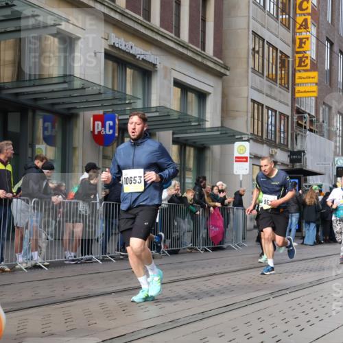 05.10.2025 - 20. swb-Marathon Bremen Strokosch-Dieckow http://msf.ph/oto/9252925 05.10.2025 10:55:31 Ziel 7147, 7165, 9195, 9197, 9521, 9621, 9871, 9882, 9950, 10015, 10088, 10253, 10287, 10323, 10385, 10394, 10475, 10610, 10641, 10653, 10654, 10675, 10755, 10758, 10800, 10909, 10921, 10959, 11052, 11081, 11148, 11249, 11439, 11586, 11588, 11624, 11626, 7147, 7165, 9195, 9197, 9521, 9621, 9871, 9882, 9950, 10015, 10088, 10253, 10287, 10323, 10385, 10394, 10475, 10610, 10641, 10653, 10654, 10675, 10755, 10758, 10800, 10909, 10921, 10959, 11052, 11081, 11148, 11249 meine-sportfotos.de