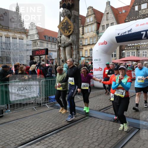 05.10.2025 - 20. swb-Marathon Bremen Yannick Fuchs http://msf.ph/oto/9252931 05.10.2025 11:14:28 Ziel 9695, 9724, 9818, 9819, 10114, 10115, 10201, 10832, 11135, 11539, 11555 meine-sportfotos.de