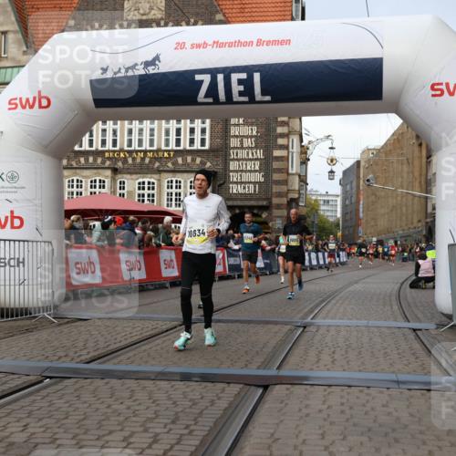 05.10.2025 - 20. swb-Marathon Bremen Yannick Fuchs http://msf.ph/oto/9252935 05.10.2025 10:45:28 Ziel 9290, 9396, 9885, 9963, 10634, 10898, 11346 meine-sportfotos.de
