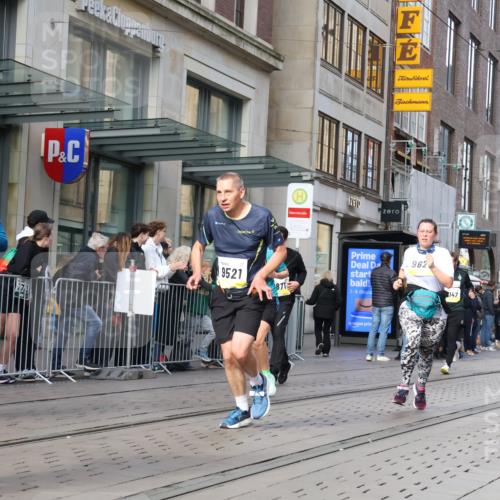 05.10.2025 - 20. swb-Marathon Bremen Strokosch-Dieckow http://msf.ph/oto/9252938 05.10.2025 10:55:32 Ziel 7147, 9195, 9197, 9521, 9541, 9621, 9871, 9882, 9950, 10015, 10088, 10253, 10287, 10323, 10385, 10394, 10475, 10610, 10641, 10653, 10654, 10675, 10758, 10800, 10909, 10921, 10959, 11052, 11081, 11148, 11249, 11439, 11586, 11624, 11626, 7147, 9195, 9197, 9521, 9541, 9621, 9871, 9882, 9950, 10015, 10088, 10253, 10287, 10323, 10385, 10394, 10475, 10610, 10641, 10653, 10654, 10675, 10758, 10800, 10909, 10921, 10959, 11052, 11081, 11148, 11249 meine-sportfotos.de