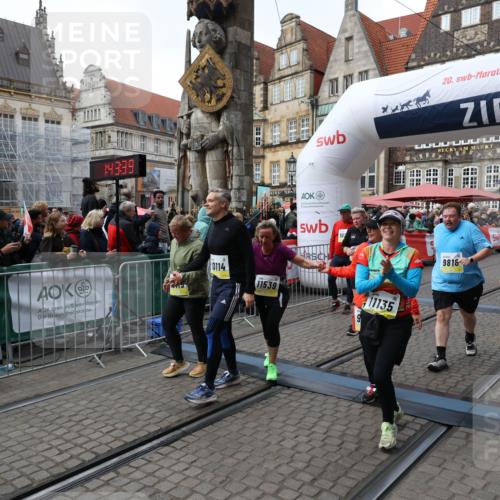 05.10.2025 - 20. swb-Marathon Bremen Yannick Fuchs http://msf.ph/oto/9252944 05.10.2025 11:14:28 Ziel 9695, 9724, 9818, 9819, 10114, 10115, 10201, 10832, 11135, 11539, 11555 meine-sportfotos.de