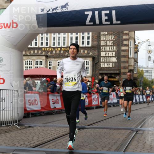 05.10.2025 - 20. swb-Marathon Bremen Yannick Fuchs http://msf.ph/oto/9252947 05.10.2025 10:45:29 Ziel 9290, 9396, 9885, 9963, 10447, 10634, 10898, 11346 meine-sportfotos.de