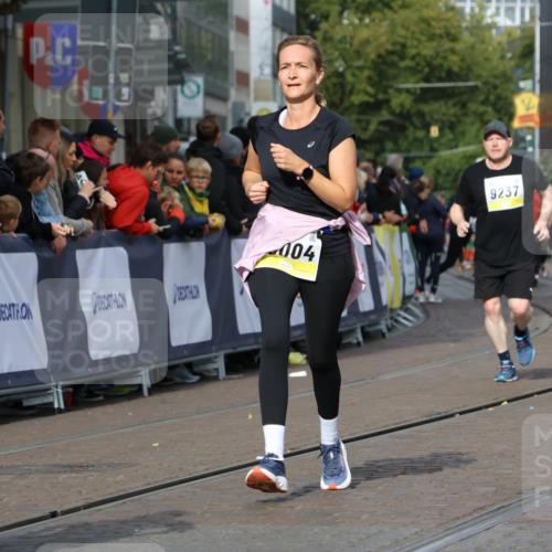 05.10.2025 - 20. swb-Marathon Bremen Strokosch-Dieckow http://msf.ph/oto/9252959 05.10.2025 11:01:44 Ziel 9189, 9237, 9269, 9294, 9782, 10004, 10370, 10903, 10904 meine-sportfotos.de
