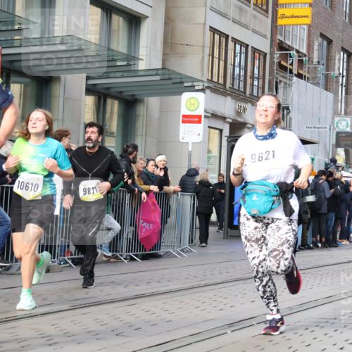05.10.2025 - 20. swb-Marathon Bremen Strokosch-Dieckow http://msf.ph/oto/9252964 05.10.2025 10:55:33 Ziel 7147, 9197, 9521, 9541, 9621, 9871, 9882, 9950, 10015, 10088, 10253, 10287, 10323, 10385, 10394, 10610, 10641, 10653, 10654, 10675, 10758, 10800, 10909, 10921, 10959, 11052, 11081, 11148, 11249, 11439, 11586, 11624, 11626, 7147, 9197, 9521, 9541, 9621, 9871, 9882, 9950, 10015, 10088, 10253, 10287, 10323, 10385, 10394, 10610, 10641, 10653, 10654, 10675, 10758, 10800, 10909, 10921, 10959, 11052, 11081, 11148, 11249 meine-sportfotos.de