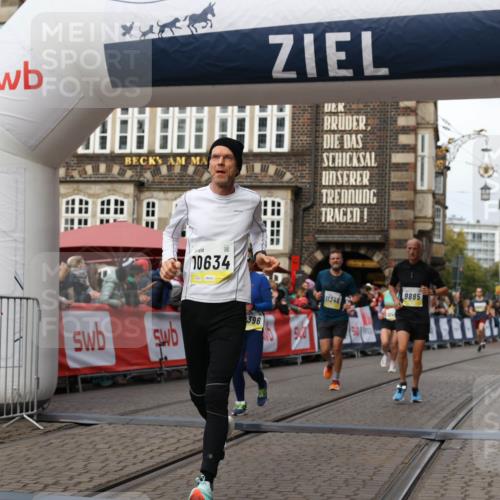 05.10.2025 - 20. swb-Marathon Bremen Yannick Fuchs http://msf.ph/oto/9252968 05.10.2025 10:45:29 Ziel 9290, 9396, 9885, 9963, 10447, 10634, 10898, 11346 meine-sportfotos.de