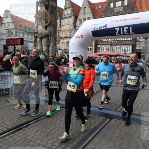 05.10.2025 - 20. swb-Marathon Bremen Yannick Fuchs http://msf.ph/oto/9252969 05.10.2025 11:14:29 Ziel 9695, 9724, 9818, 9819, 10114, 10115, 10201, 10832, 11135, 11539, 11555 meine-sportfotos.de