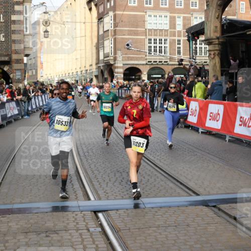 05.10.2025 - 20. swb-Marathon Bremen Yannick Fuchs http://msf.ph/oto/9252972 05.10.2025 10:54:21 Ziel 9402, 9574, 9900, 9935, 10234, 10402, 10533, 11151, 11203, 11347, 11449 meine-sportfotos.de