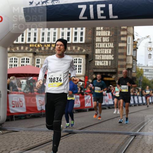 05.10.2025 - 20. swb-Marathon Bremen Yannick Fuchs http://msf.ph/oto/9252973 05.10.2025 10:45:29 Ziel 9290, 9396, 9885, 9963, 10447, 10634, 10898, 11346 meine-sportfotos.de