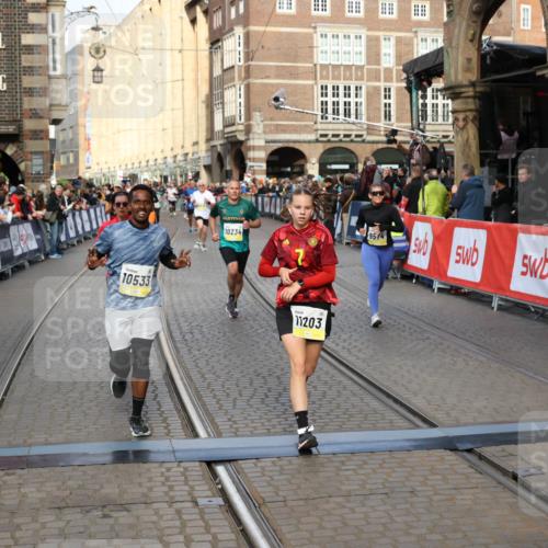 05.10.2025 - 20. swb-Marathon Bremen Yannick Fuchs http://msf.ph/oto/9252981 05.10.2025 10:54:21 Ziel 9402, 9574, 9900, 9935, 10234, 10402, 10533, 11151, 11203, 11347, 11449 meine-sportfotos.de